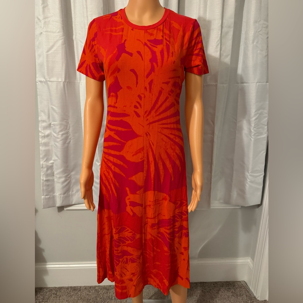 Pretty Designal size M orange pink floral ribbed short sleeve midi dress NWOT